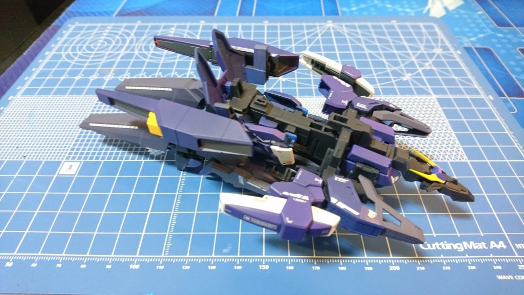 [サターンアーマー]
ティターンズブルーパープルを重ね塗装しました。メカグレーを使い部分的に塗り分けてます。