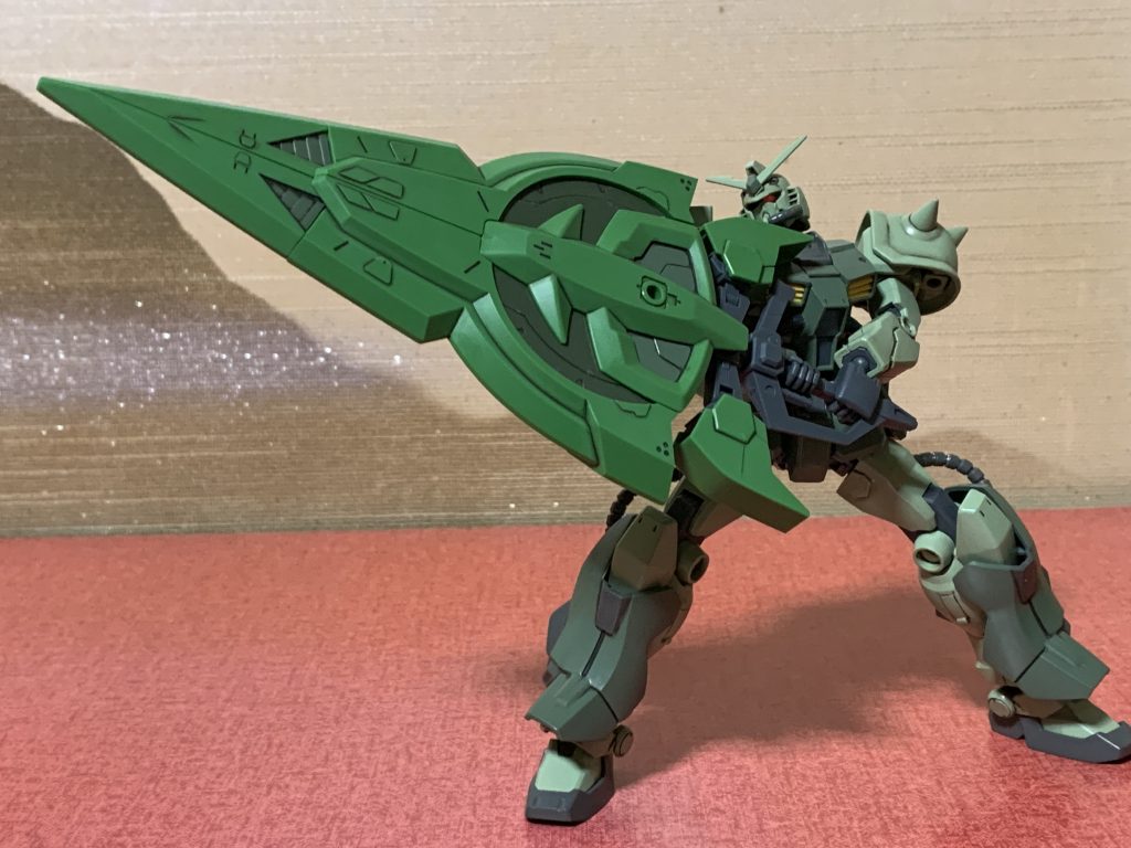 量産型ジオニックソードを構えて