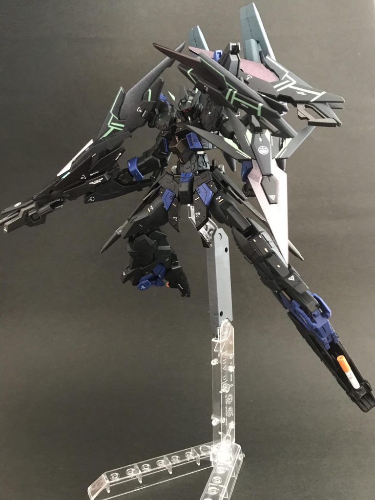 武器を持たせて。
ライフルとシールドは余剰パーツを使用してなんか強そうな感じに。