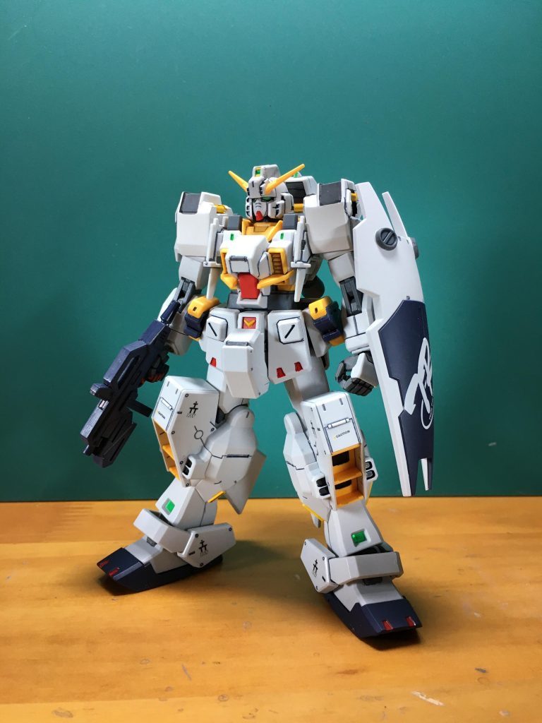 　そいでは手持ちのヘイズル改に組み込んでみましょう。通常時は黒×白の色ですが、プリムローズを組みこむと白主体になって印象が変わります。