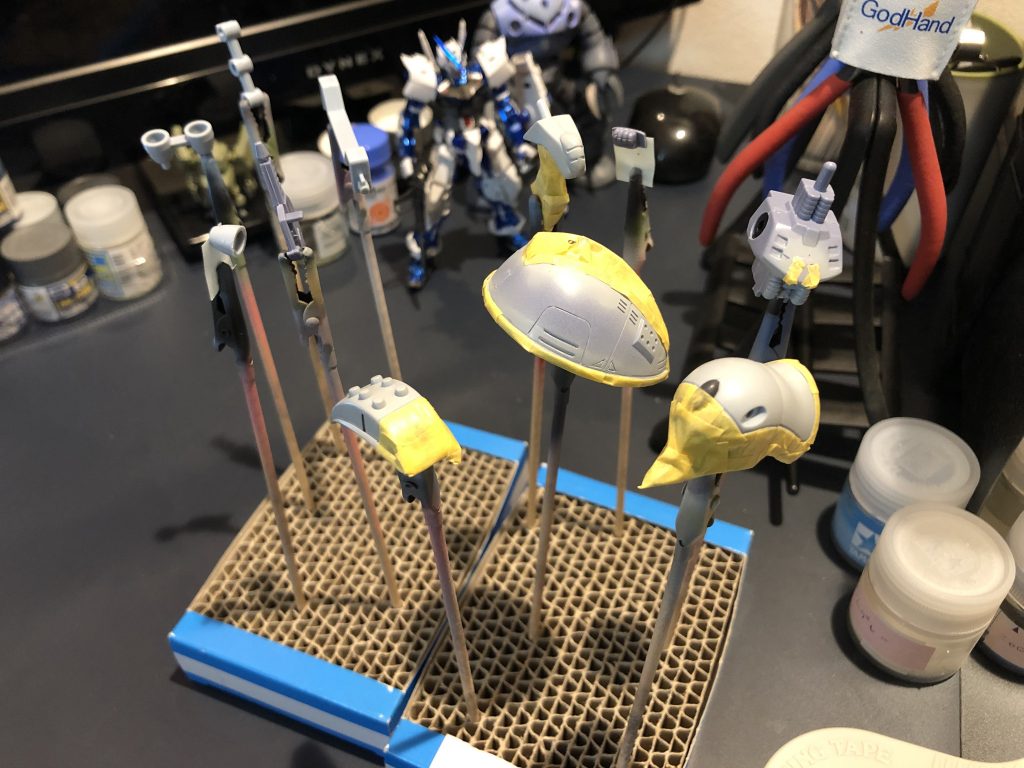 マスキングがまだまだヘタクソなので、かなりはみ出てます。寄りで撮ると酷いことに…