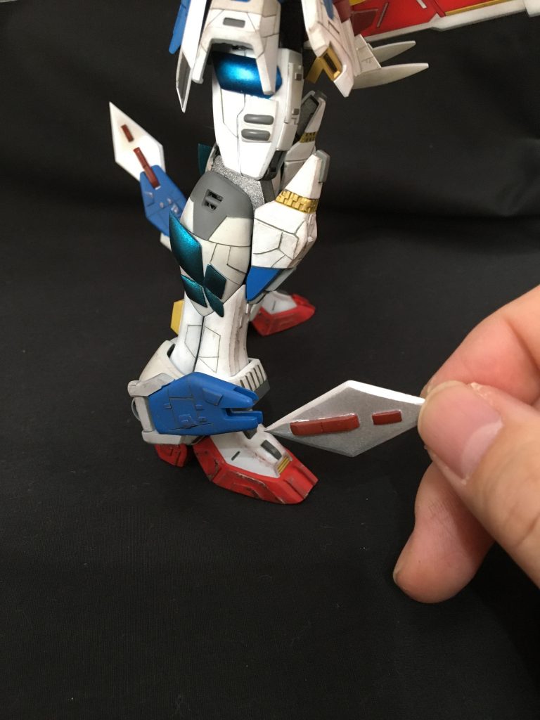 シュラッシュ・ハーケンも前後左右の可動軸を設けて打ち出す事を前提として取り外し可能にしています。