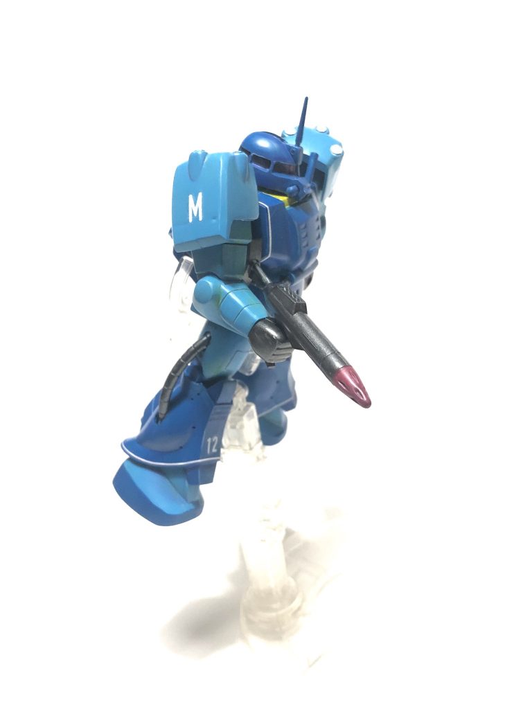 よこ

この機体は第一次ネオ・ジオン抗争時、ネオ・ジオンが地球連邦本部のあるダカールを制圧した際に接収され、再びジオン側の機体として使用されることになった。当時ネオ・ジオン側にはカプールが新規に開発されていたが、兵士らは海のない宇宙で作られたカプールよりも地球製のザク・マリナーの方を信頼性が高いと考え好んで使用していた。