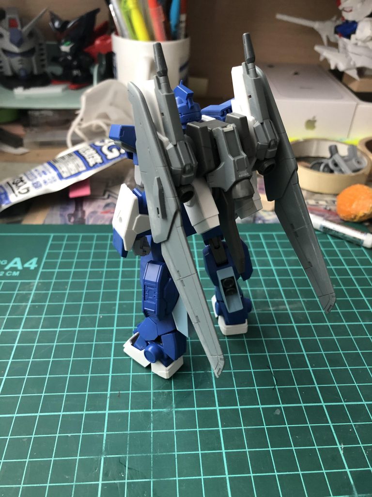 バックパックにゼータプラスのパーツを配置しました。