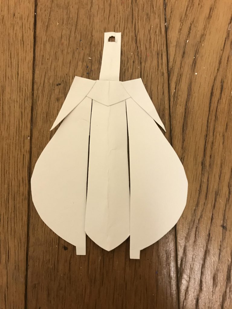 実はこのマント、画用紙で作りました…ww
