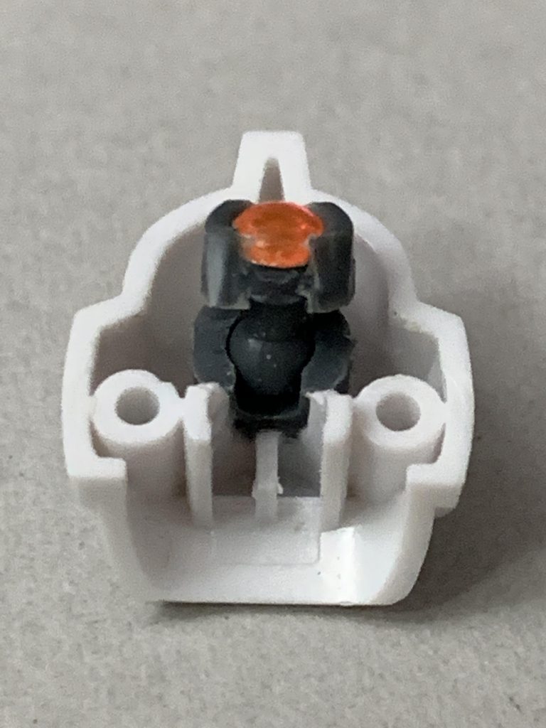 モノアイはBJにて可動します
クリアパーツ裏にラピーテープで光を反射します