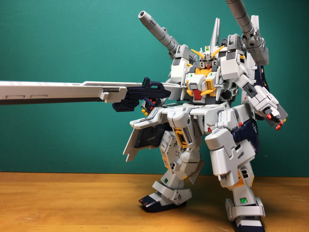 　現状完成しているオプション類を装備して、ヘイズル・アウスラ・ラー・アナザー(長い)。
背面:フルドドの機首とシールド・ブースター×2
肩：ビルダーズパーツHD MSキャノン01
腰：フルドド
前腕：グレネードランチャー、ロング・ブレード・ライフル

　最終決戦仕様のような姿ですね。