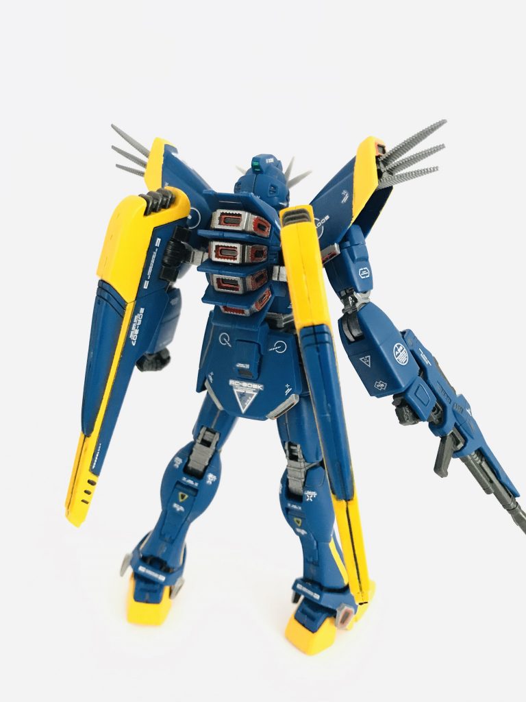 バックパックもしっかり筆塗り!