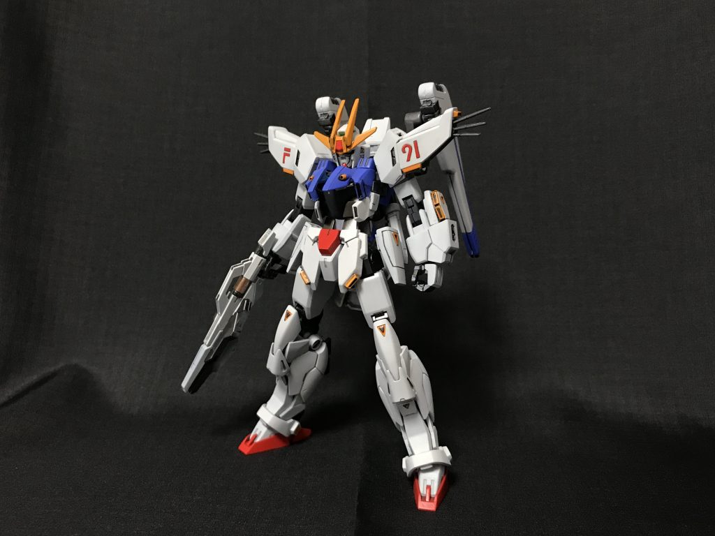 胸部装甲をいじってプラ板もほんの少し使ってパーツ間の隙間をなくして馴染ませました。