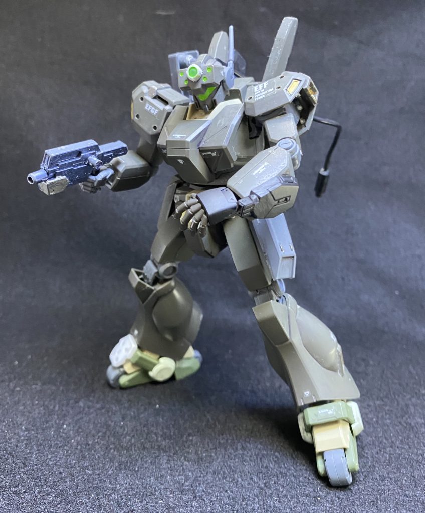 狙撃用の装備を失うとサブマシンガンで迎撃。