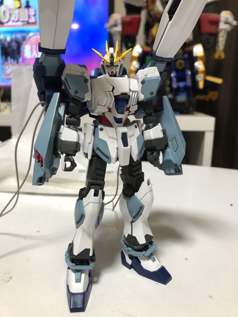 エアブラシ全塗装2個目となりました。
ホワイト部はアルティメットホワイト
紺色はブルーFS15050
ライトブルー部はエアスペリオリティーブルー
グレー部はRLM75グレーバイオレット
にて塗装しております。