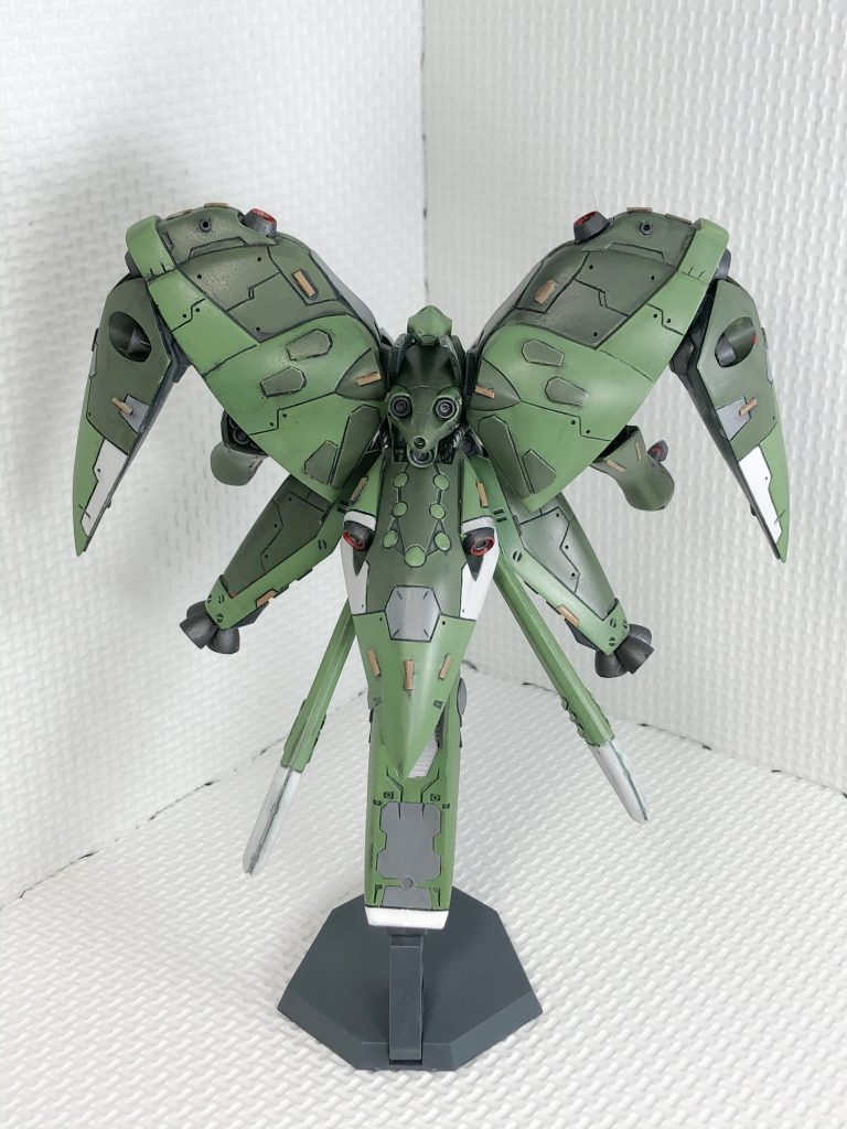 背面の写真です。元々細かいディテールが売りのキットなので、大きな改造は、しませんでしたが、工作時は、元々あるディテールと親和性のあるデザインを意識しました。