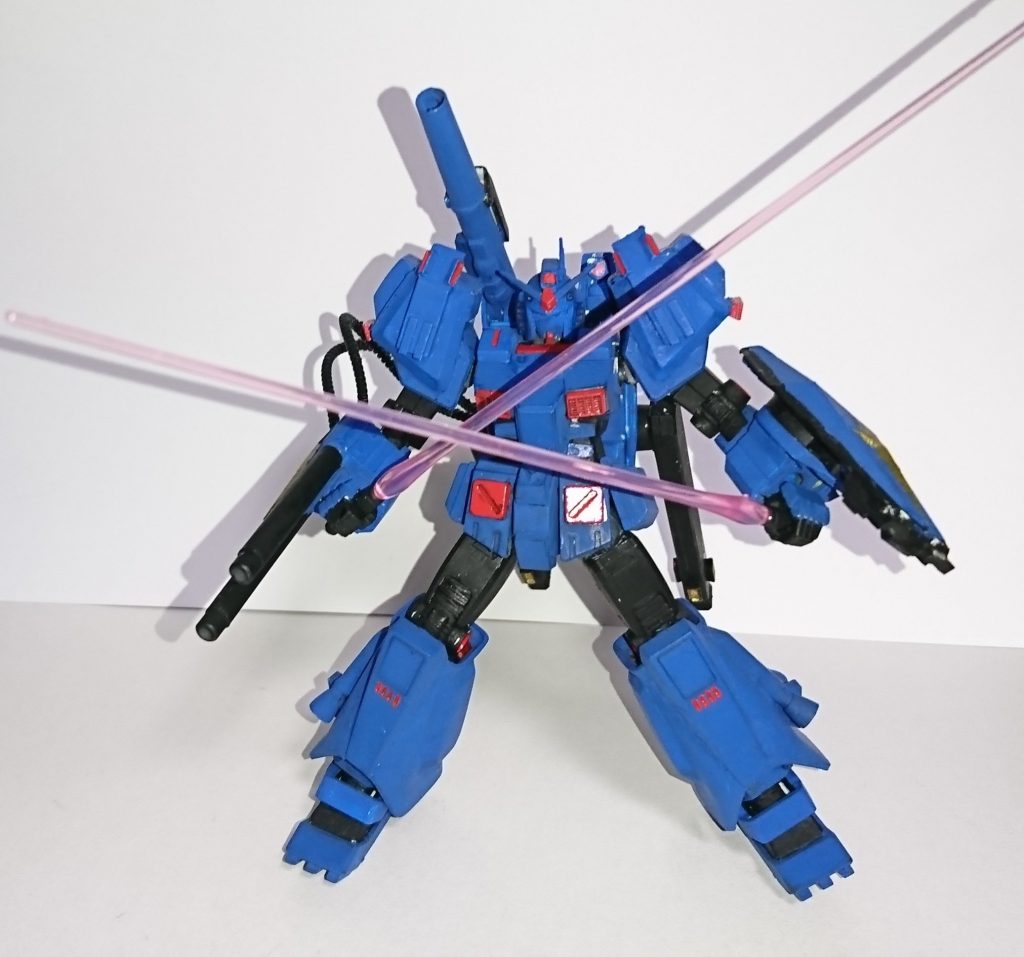 盾裏に装備したサーベル