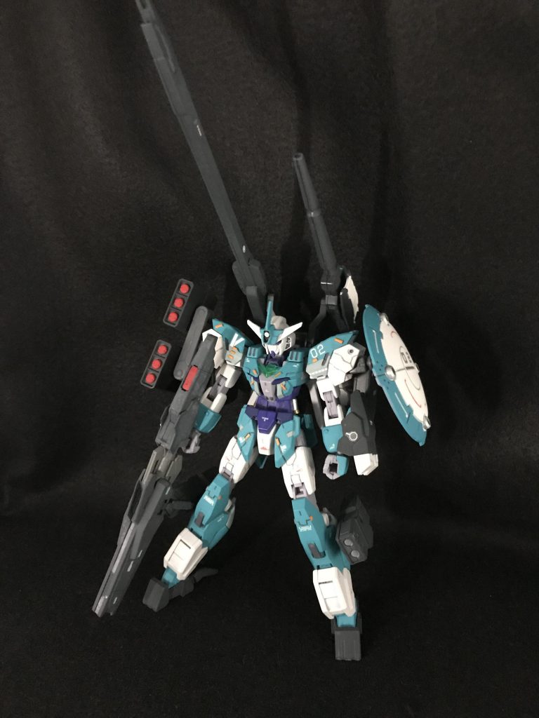 武装状態 前面
ヴィートルーガンダム元々の武器はそのままに、載せれるだけ載せる感じで武器を追加しました