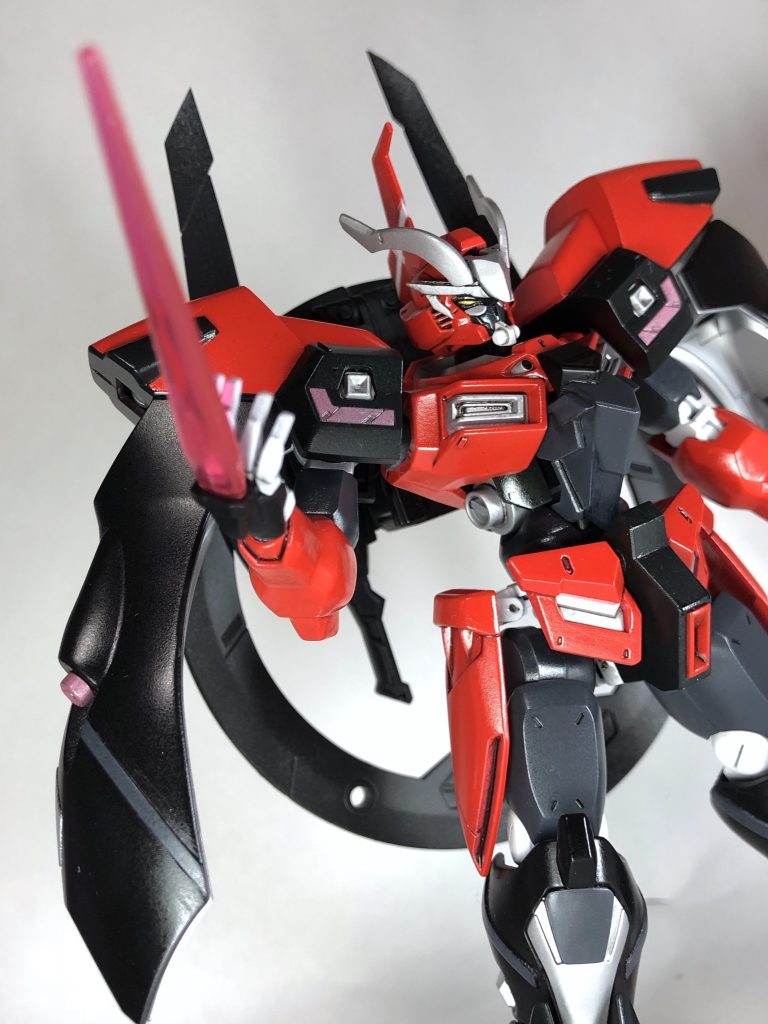 手甲サーベル。イラストや劇中では使用したもののキットでは再現されてなかったのでサーベル基部を切り貼り。刃は1/100ダブルオー系の短い方を使用してます。