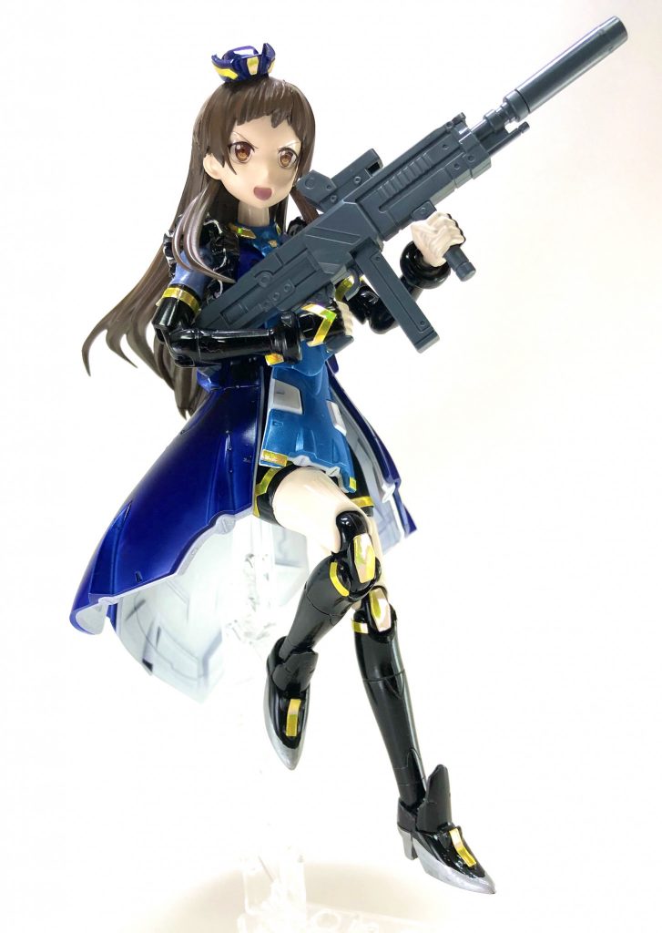 こちらは叫び顔。
元キットがモビルドールサラなので、付属する握り手を使えばHGクラスの手持ち武器はだいたい持たせる事が出来ます。
志保さん演じる識別コード33(後に「シホ」と名付けられる)は、サイバーポリスを務める最新型アンドロイドなので、高い運動能力や射撃管制機能なども有していたのではないでしょうか。