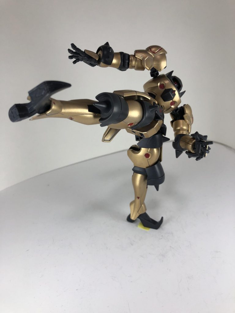 可動確認。上段回し蹴り。