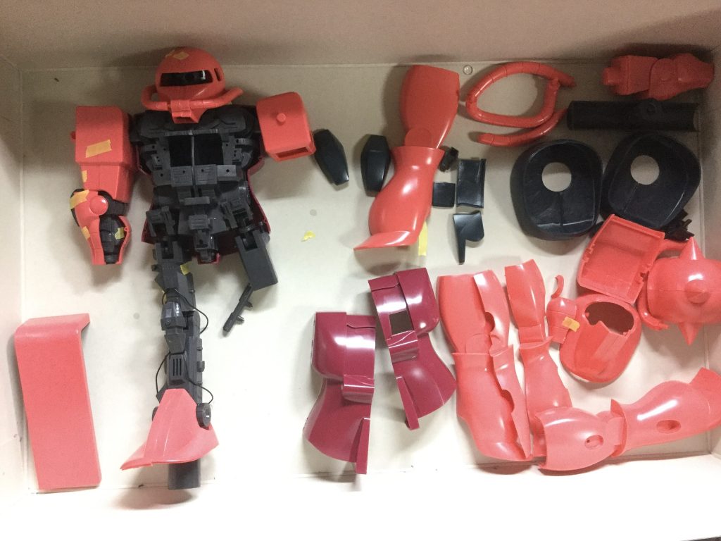 仮組みの様子。
旧キットだからといって舐めてたら、意外と時間がかかってしまいました。