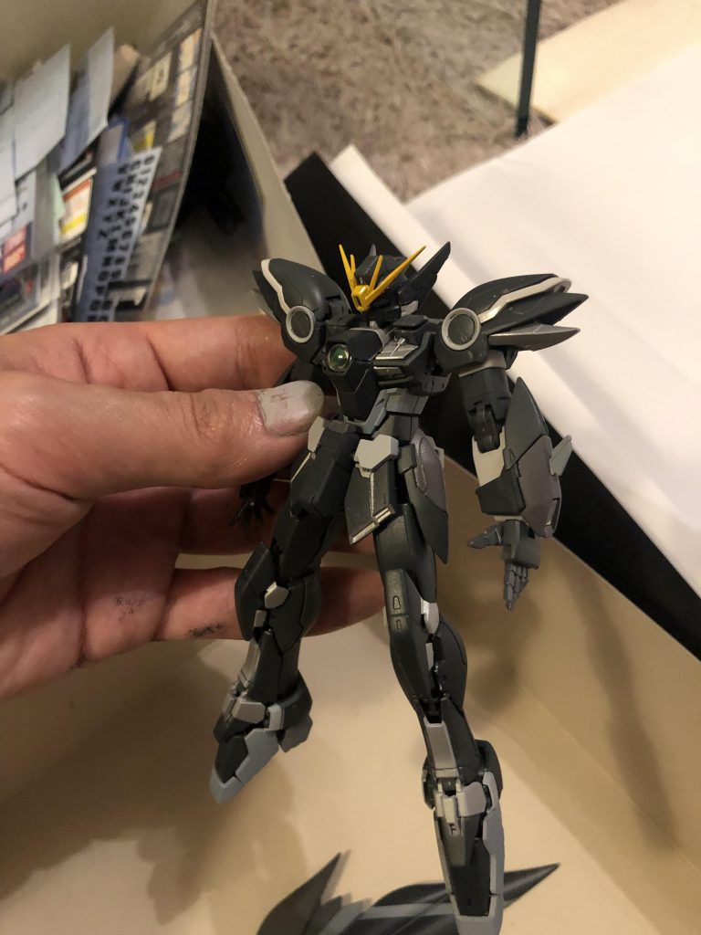 真っ黒よりかは少しネイビー寄りの黒、シルバー、グレーといった配色にしてみました^ ^