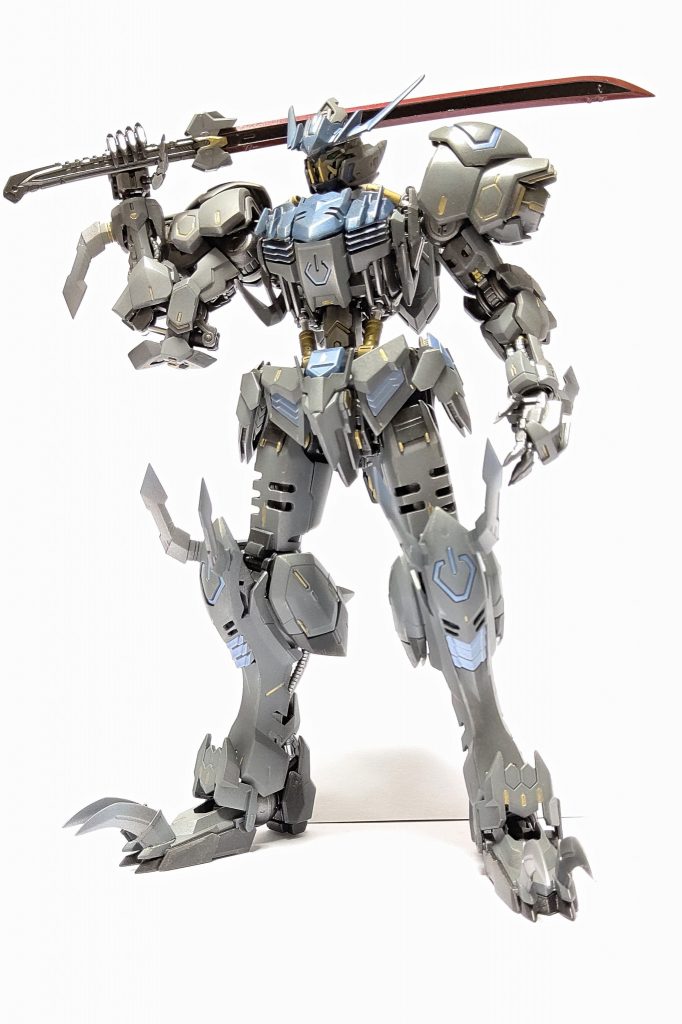 刀の肩担ぎポーズ。