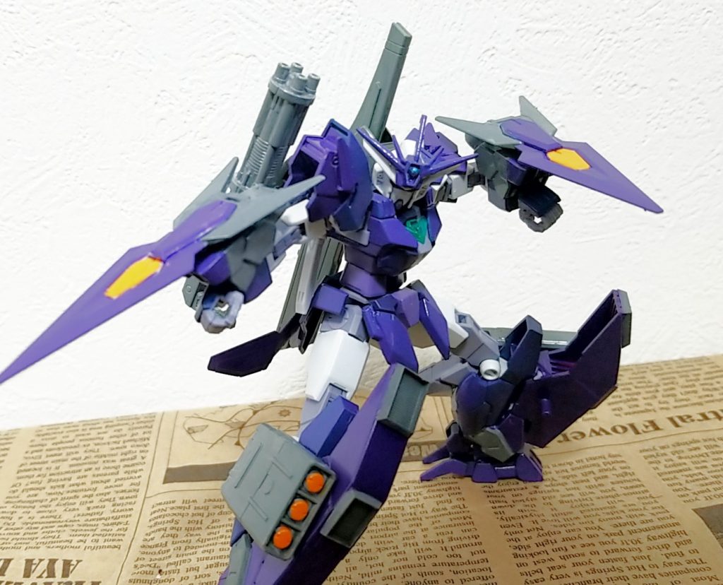 両腕はグレネードの他にシグルシールドに似た装甲が装備されている