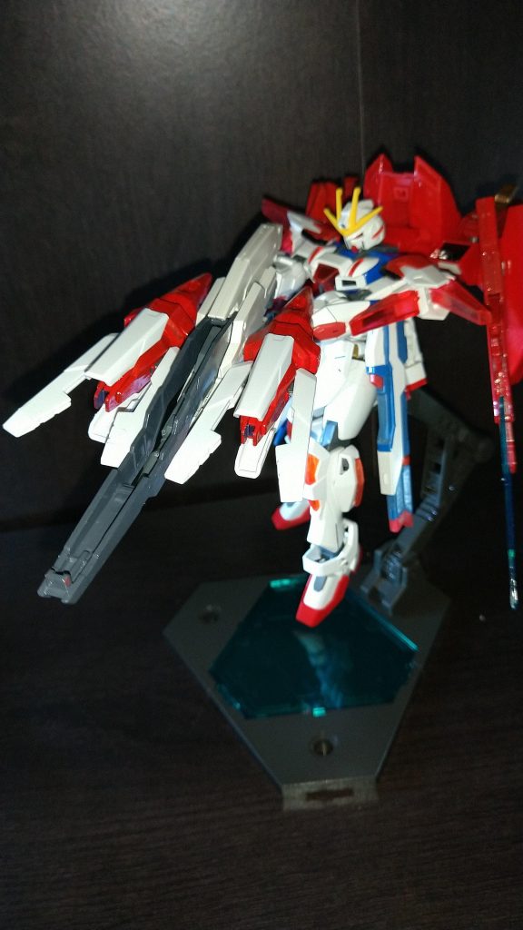 大型ライフルとファンネルを繋げて放つ、ハイパーバーストモードです

大型ライフルは、ライフル単体で通常モードとバーストモード

そして、大型ファンネルと合わせる事でハイパーバーストモード

さらに、ビルドガンダムのスターシステムを使う事で４つの威力変更が可能です

ちなみに、ファンネルを付けた状態のライフルはレヴとして単独飛行を行えます