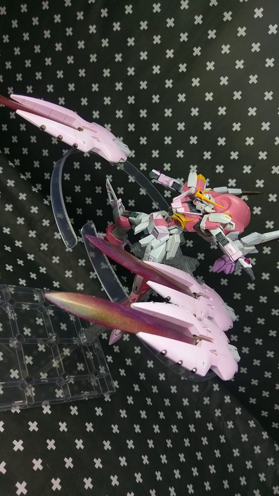 スカートファンネルも丸々使用してるので飛ばして攻撃も可です。