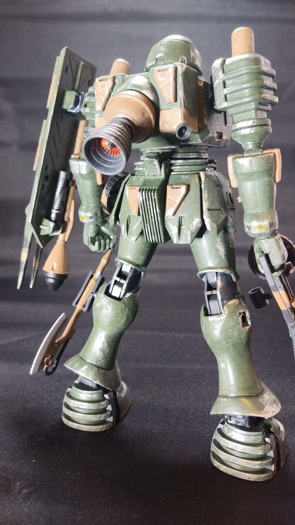 フロントビュー

ふくらはぎのバーニアは廃止しパテで埋めています。

ヅダといえば土星エンジンということで手は加えずにそのまま残しました！
これで地上での機動性はバッチリ...！w