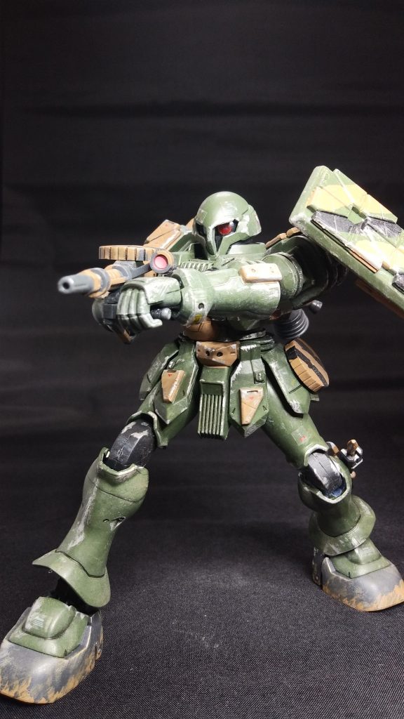 マシンガンを構えるヅダ