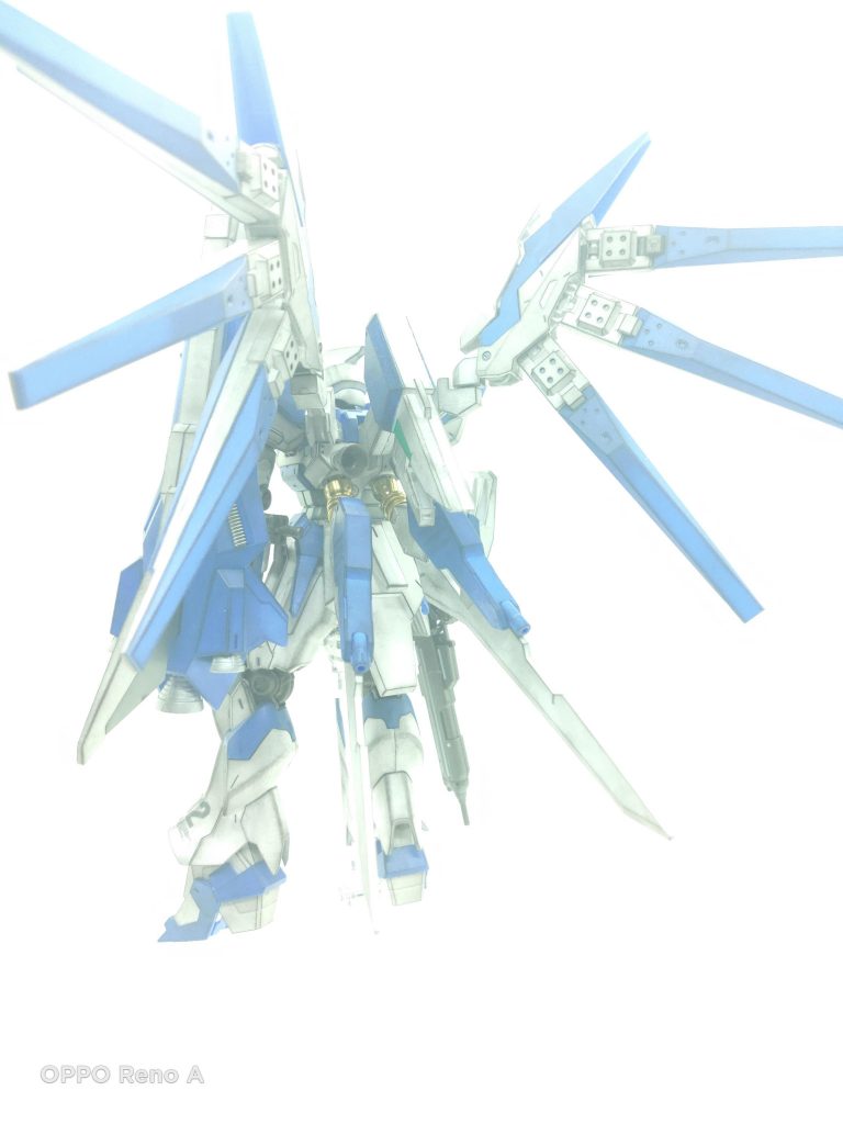 羽が大きくて飾る時に邪魔