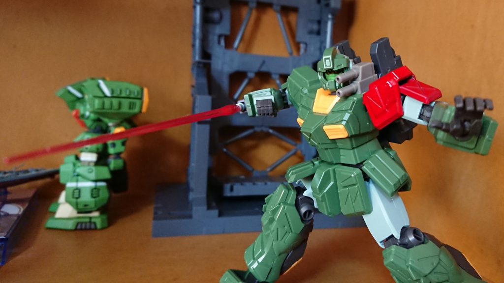 アグレッシブトンファー

本当は青系のビーム刃にしたかったのですが、手元に無いのでピンクで代用。
ビームサーベル以外にもいろいろ付けることが出来ます。