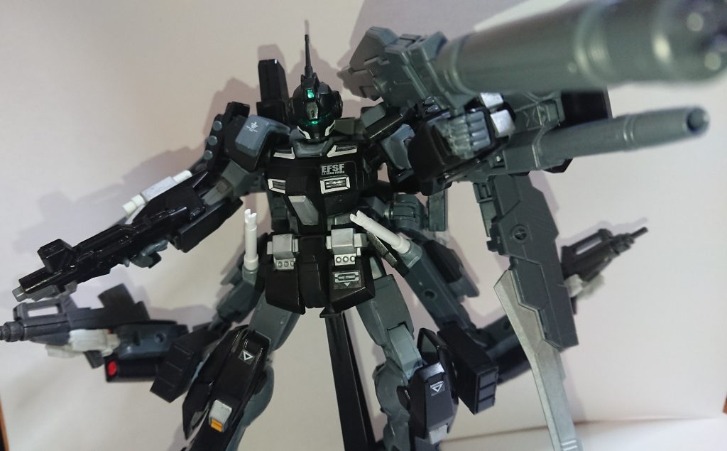 ・360度、空間戦を行える様、多方面からの敵機撃墜を目的としている為、この状態でも様々な武装が取り扱えた。但し、パイロットへの負担もこの時点で高かった為、扱えるパイロットが居なかったのも、幻のプランとなった要因である。