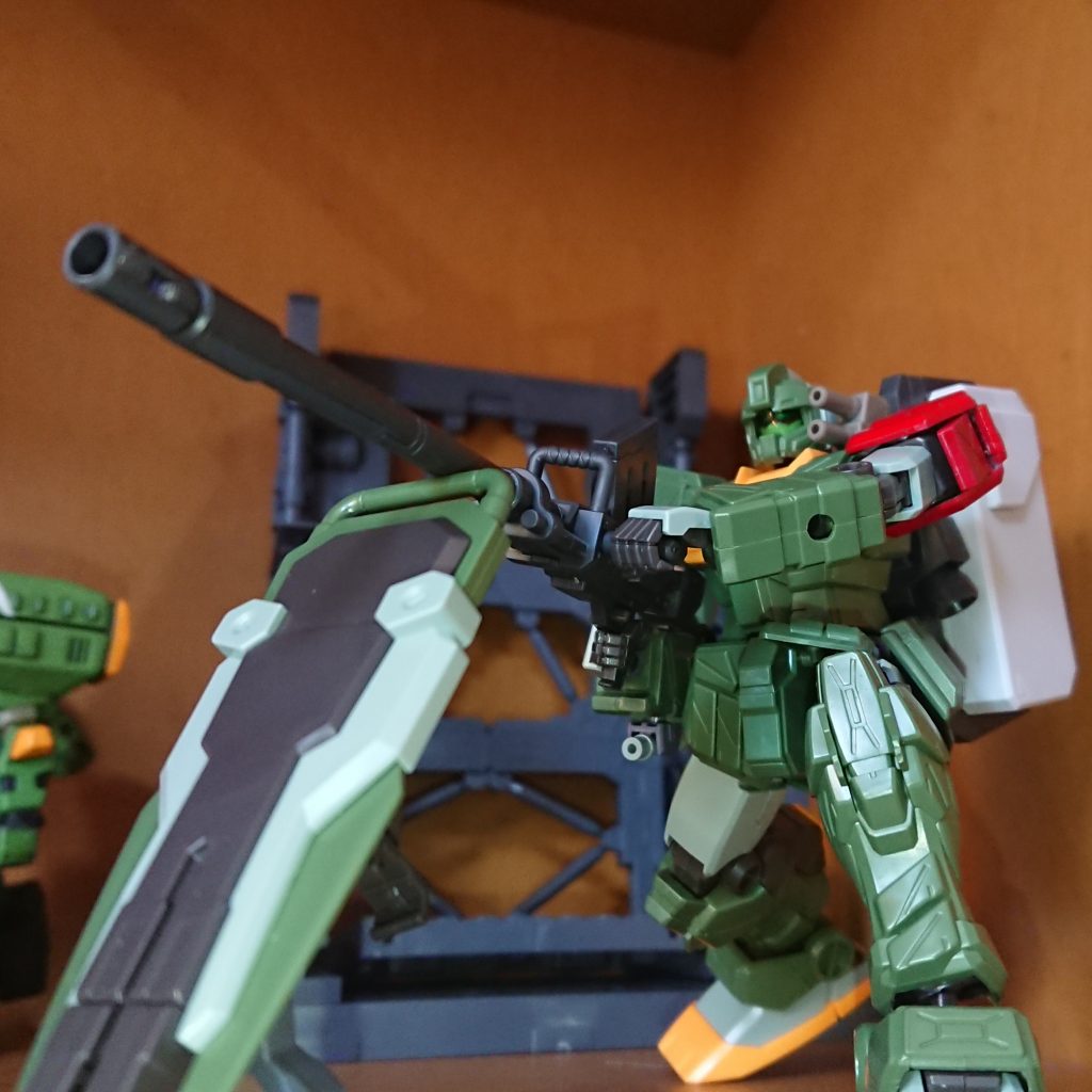 陸ガンに比べてシールドが大きくなっているので輝き撃ちもしゃがまずに出来ます。