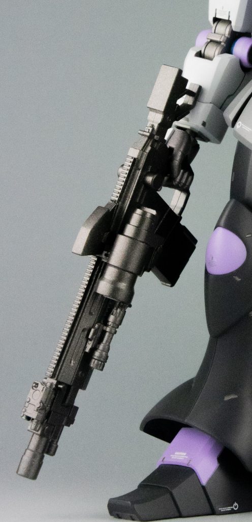 対艦ライフルを短く変更。デコレーションにはリトルアーモリー:ガンズアクセサリーを使用しています。
マズルはザクマシンガンのスコープです。