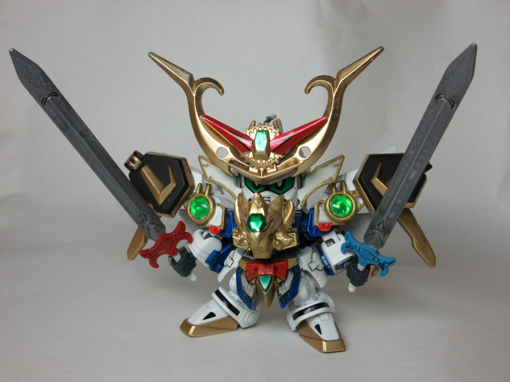 大鋼、天鎧王、機動大将軍を模した鎧を装着しているぞ！
数々の機動武者と共に戦ってきた彼を人々は機動副将軍と呼ぶ
胸に輝く鳳凰はまさしく大将軍家の証！


クリアパーツの下にはキラシールが貼ってあります。
手甲には携帯電話の装飾品を使いました。