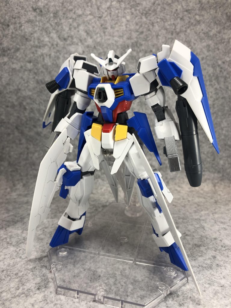 フロント。
肩はAGE2DB×トランザムブースター。二の腕はレイザー。
フロントアーマーはレイザー。脚部はノーマルベースに膝にレイザーの肘部とレイザーブレイド、側面部にはAGE-1のサーベルラック。
胸部は小型ビーム砲になっています。