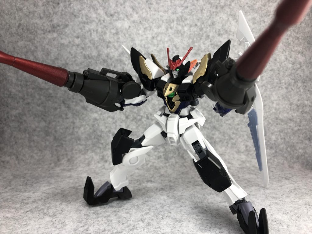 「ディバインドリル」×2
両腕に装備してそのまま殴りつけるほか、先端を射出して攻撃する。
キット的にはシュヴァルベグレイズのランスそのまま。