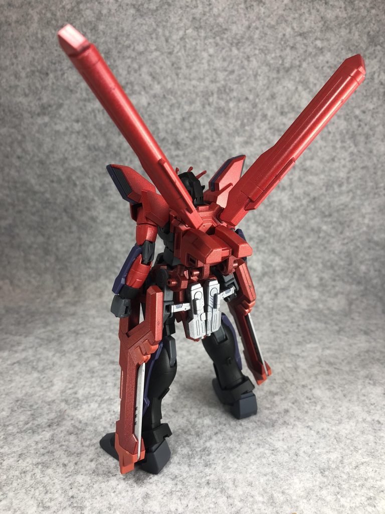 リア。
エネルギーポッドはサイドアーマーと合わせてシルエットがXになるよう、上部に配置しました。
下部はハードポイントにしています。
リアアーマーにはビームライフルショーティを装備。