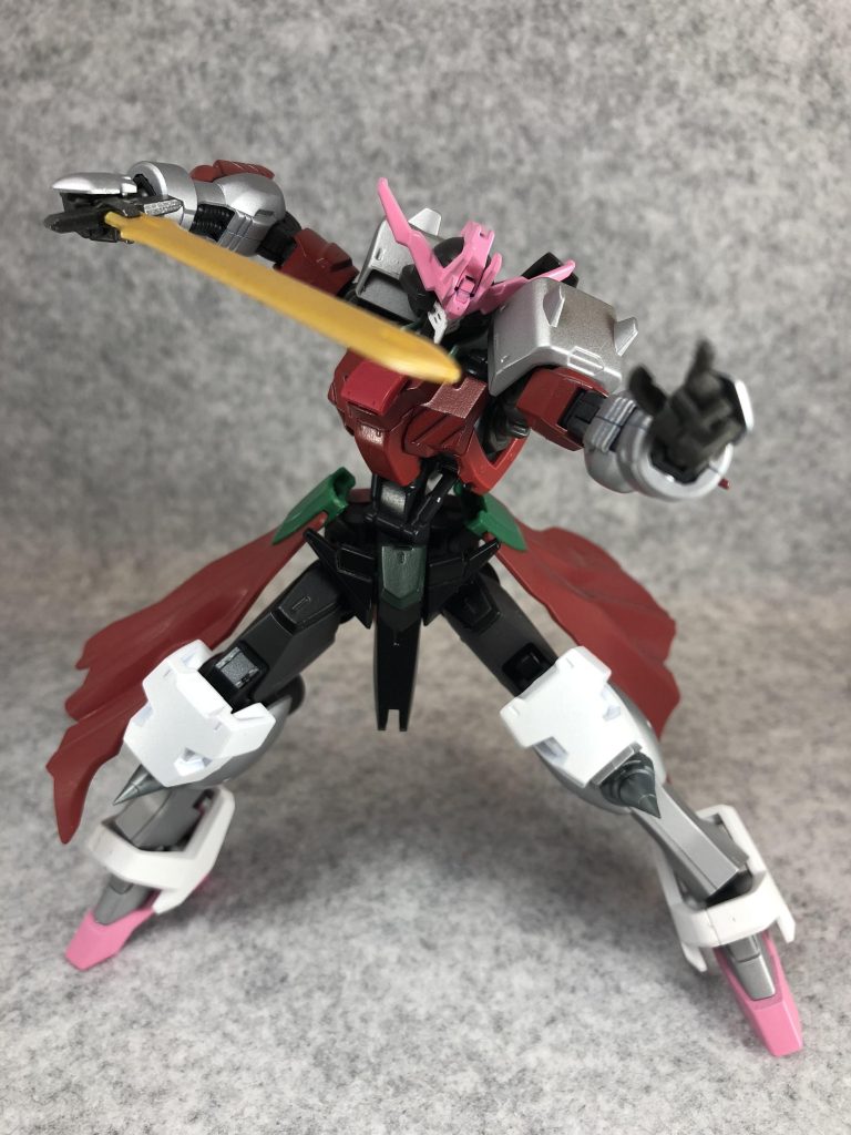 武装はソード1本と両膝下のスパイク。

ヴィダール脚部前面のブースター部をスパイクに置き換えました。
足部はジャスティマのものに変更しています。