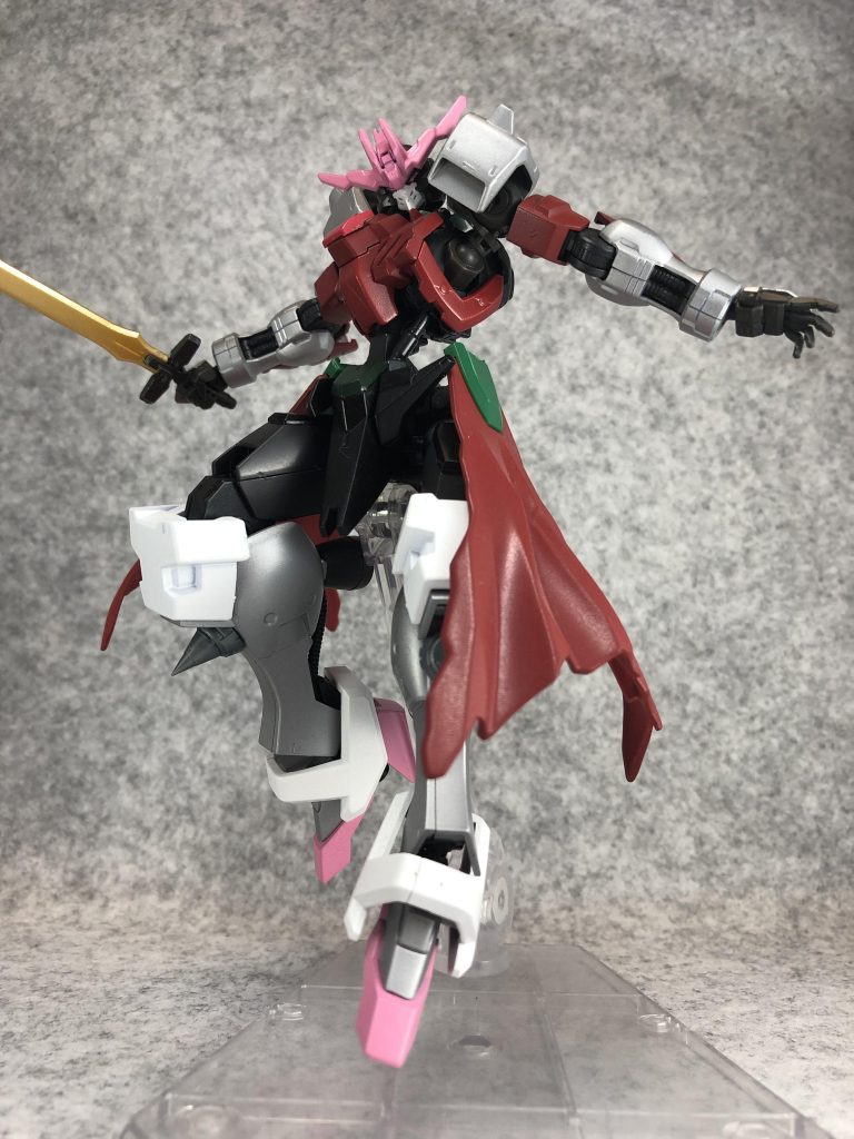 サイドアーマーはフェニーチェリナーシタのビームマント基部に3ミリ穴をあけて接続しています。
マントも同じくリナーシタから。ビームマントではなくABCマントにしました。