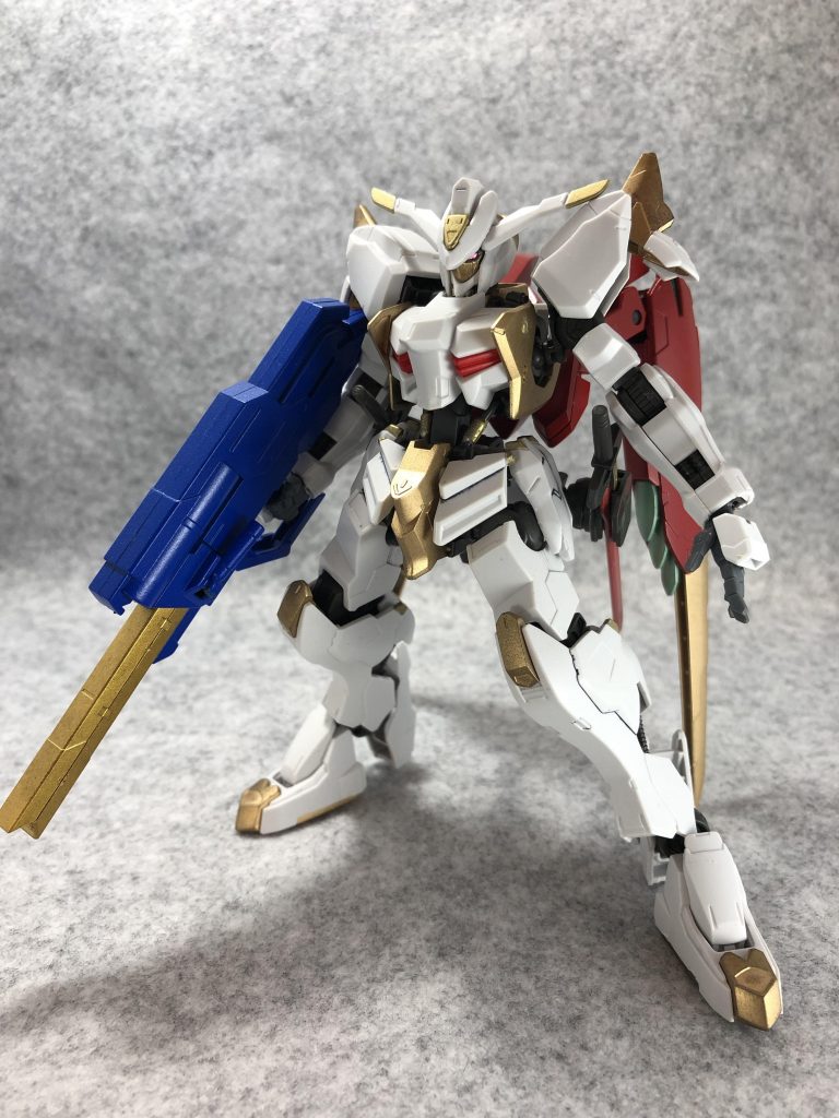 「ガンダムバエルランスロ」
バエルのカラーを「コードギアス」のランスロットエアキャバルリー風にしたもの。
中の人ネタ。