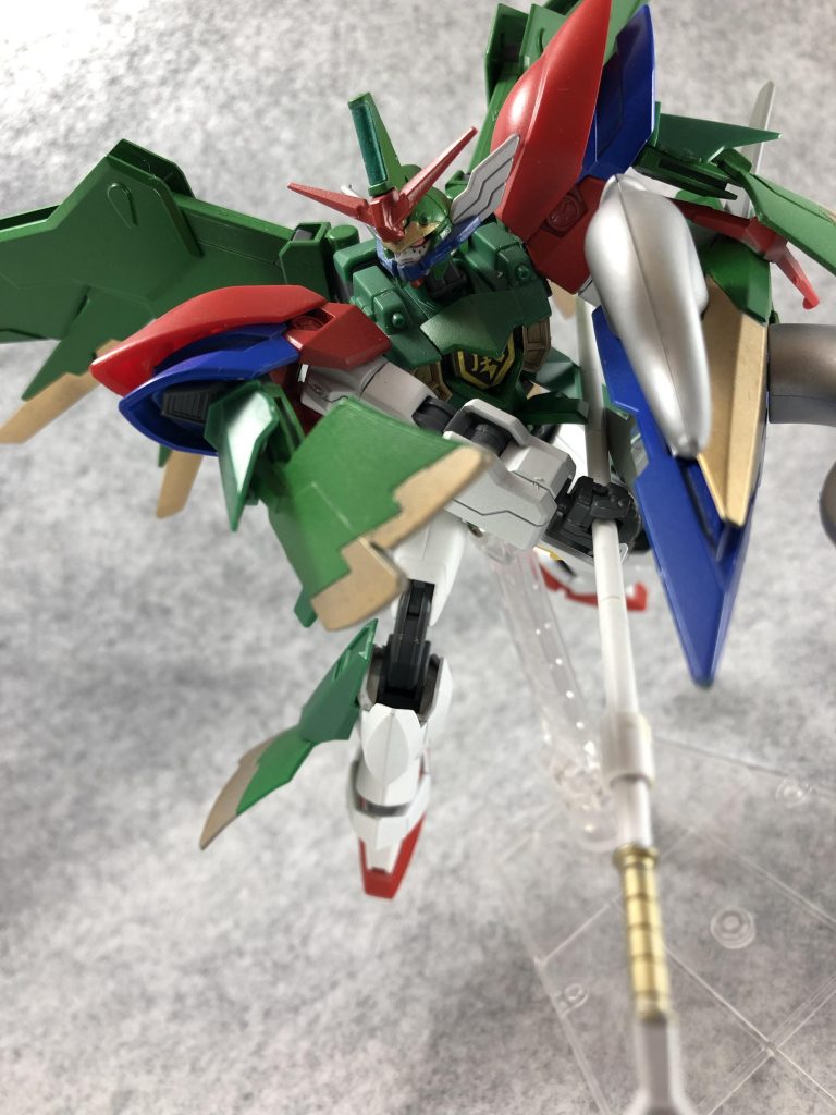 肩や脚部の翼は迅風頑駄無のものを接着しています。