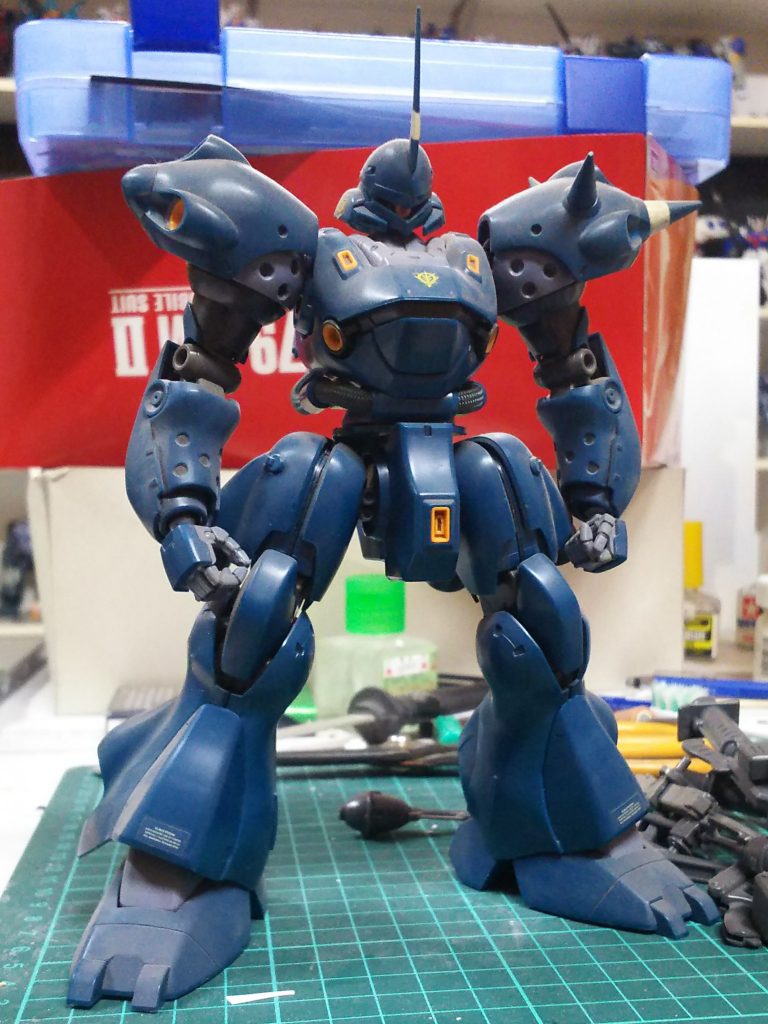 塗装してないのにつや消し状態で発見。分解中も製作中も割れる折れる直すの繰り返しでした