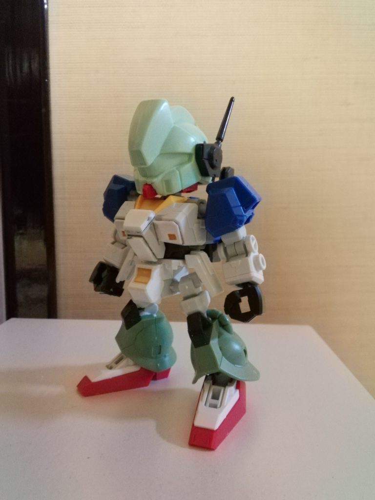 パーツは主に、SDCSのΖガンダムやCSフレームのジムボディ、ガンダムのジャンクパーツ等を使用。頭部はBB戦士のジェガンです。