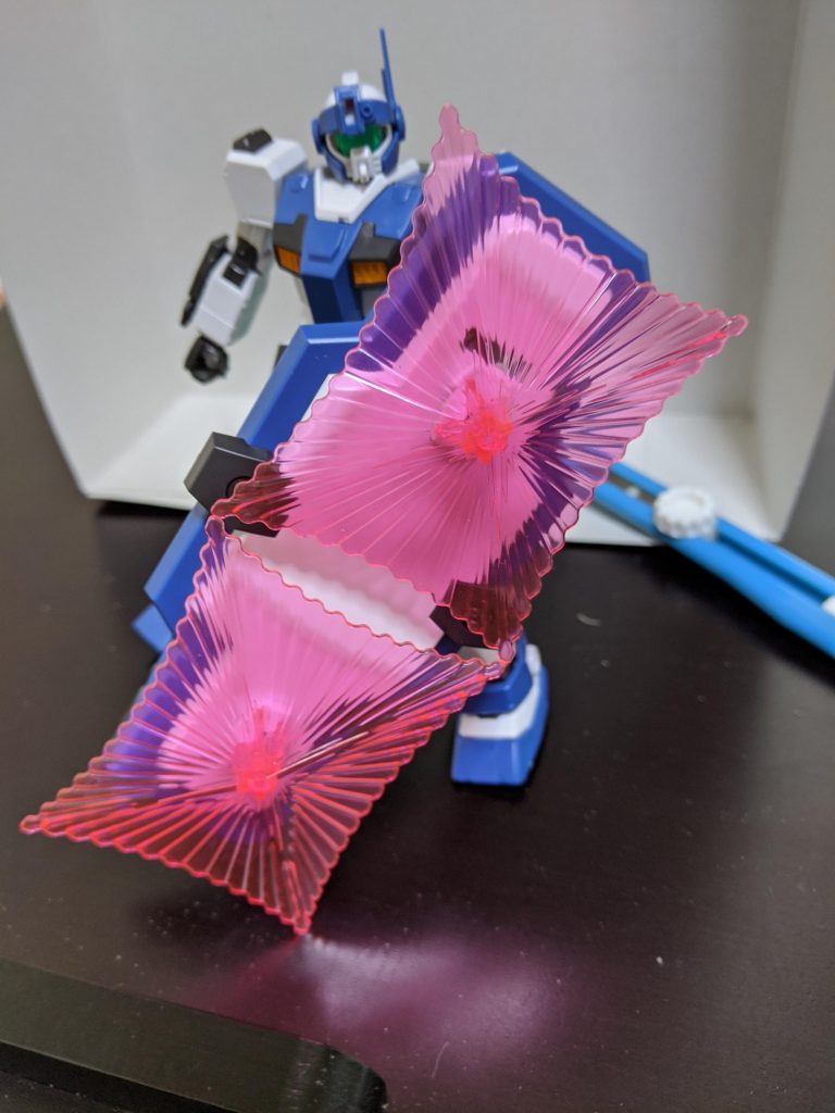 ダブルビームシールド。シールドのほぼ全面をカバーして防御能力をアップさせます。