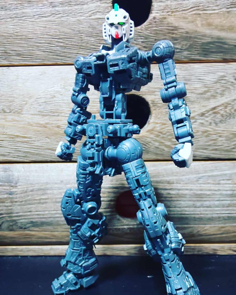 本体は、MSジョイントなしだけどフィンファンネルの重さに負けず姿勢を維持できるあたり、この内部フレームの構造が関係してるんだな！！

と感心させられます。