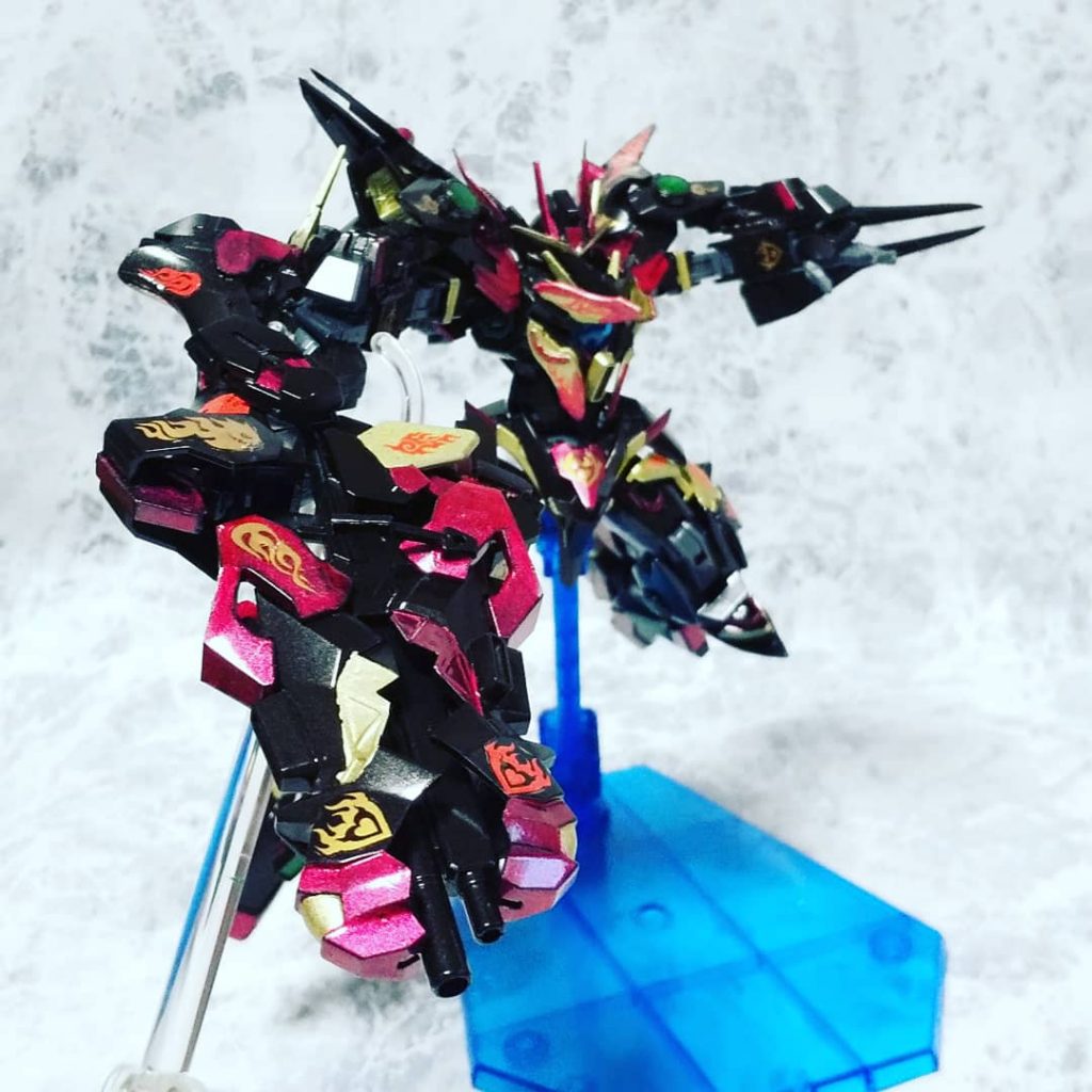 主兵装、ハウリングブラストは龍顎と称される。