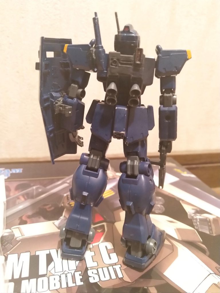 とりあえず、ガンダムマーカーエアブラシは塗膜が弱い。
塗ったときより更に弱いので擦れ厳禁ですね。
厚塗りしても弱いので、マーカーで角だけ線引いてから塗ると多少マシに。
ムラになりづらいので、面塗り向きの機材なんですけどねぇ。。。