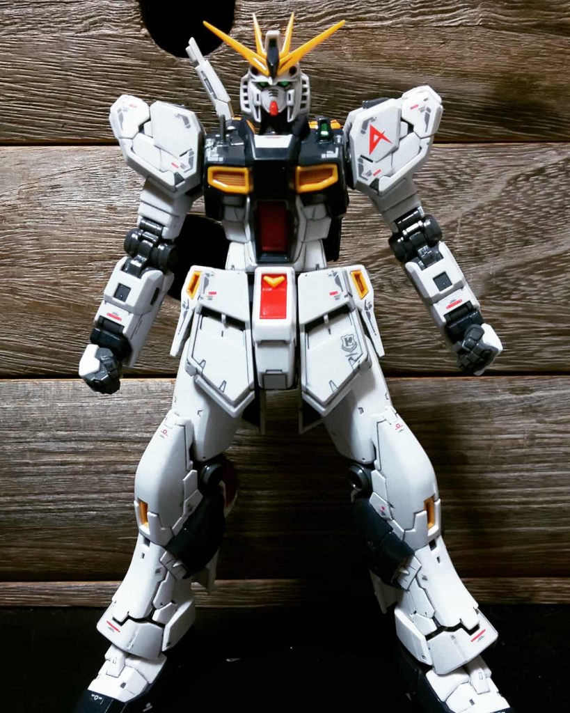 各部へデカール貼ると情報量が増え兵器っぽさがUP