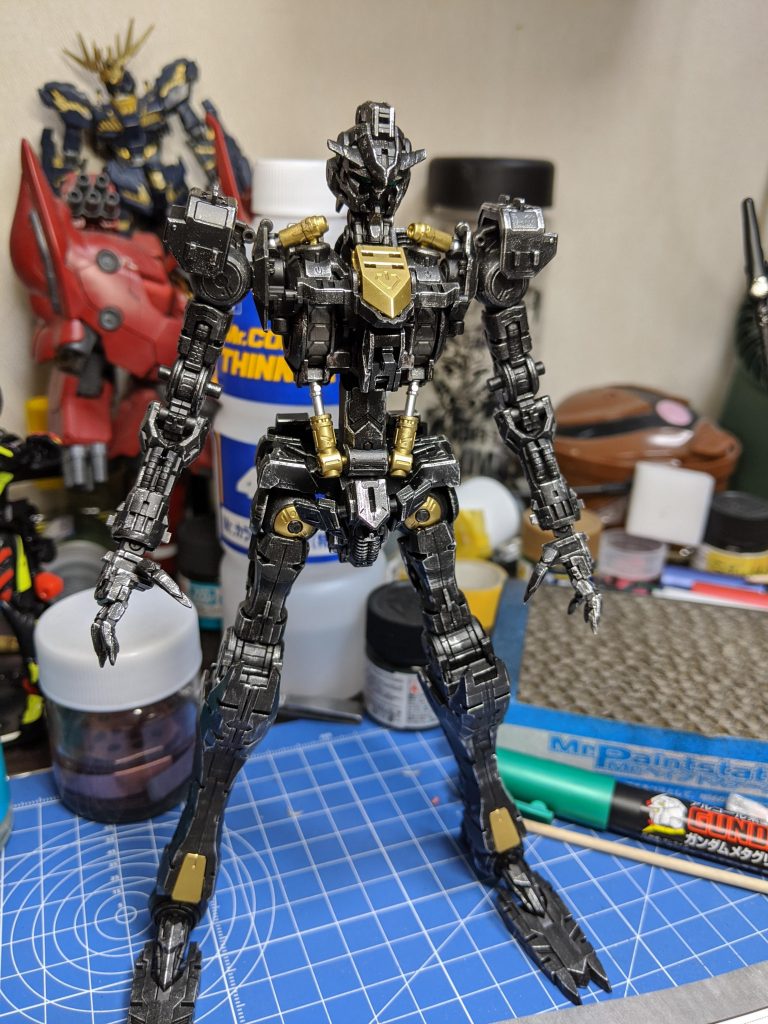 フレーム制作その2
塗装したシリンダーパーツをあと付け